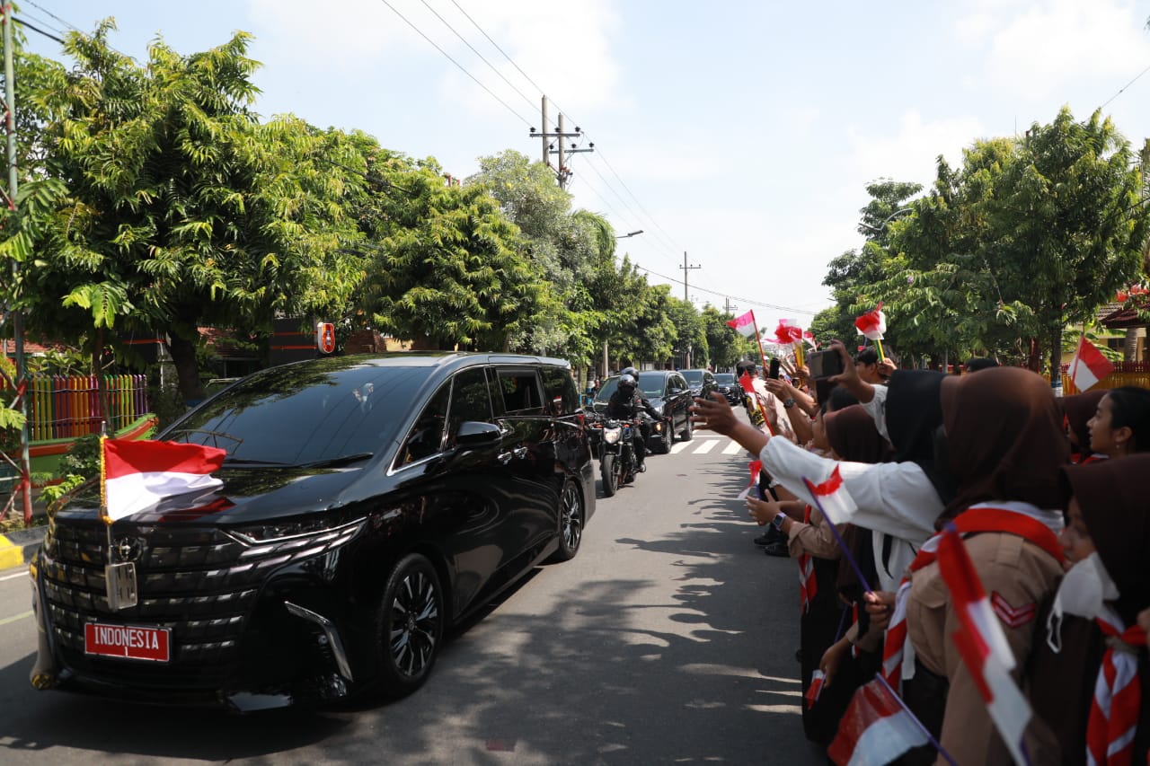 Foto 3 dari 5: Antusias Luar Biasa Sambut Kepala Negara