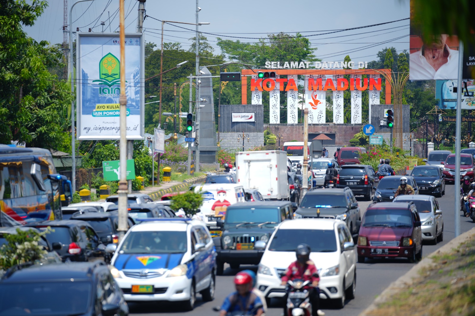 Foto 2 dari 5: Arus Balik Lebaran, Kepadatan Terpantau di Sejumlah Ruas Jalan