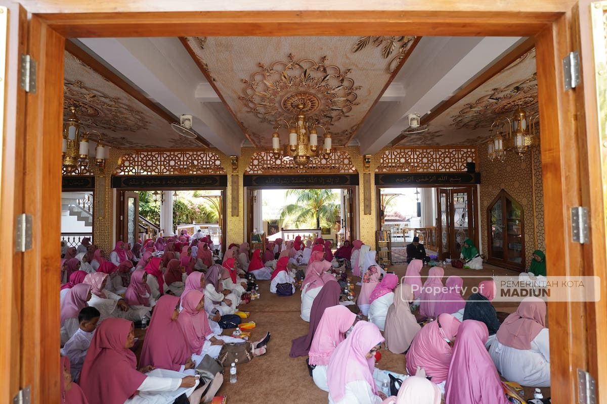 Foto 3 dari 9: Hadiri Pengajian Janda Paruh Baya Khoirun Nisa, Wali Kota Paparkan Perkembangan Pondok Lansia