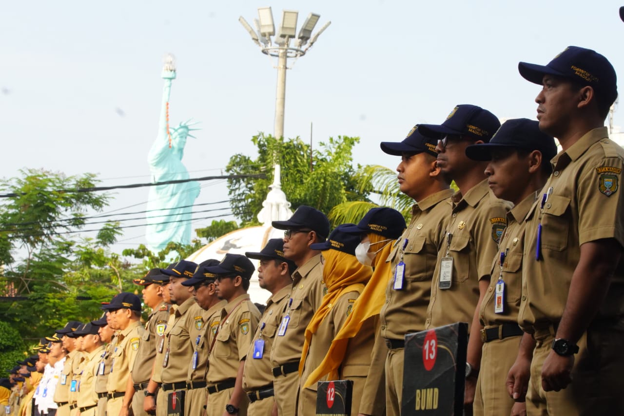 Foto 3 dari 8: Pimpin Apel Pagi, Pj. Wali Kota Pesan Jaga Netralitas ASN Di Tahun Politik