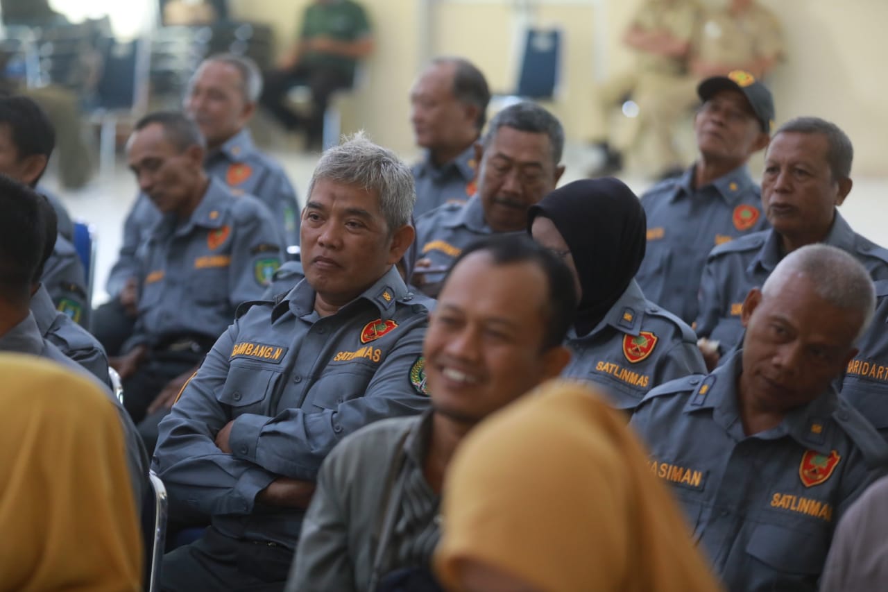 Foto 3 dari 10: Sosialisasi Wawasan Kebangsaan Kepada Satlinmas, Wali Kota: Pedomannya Pancasila, Agama, dan Norma