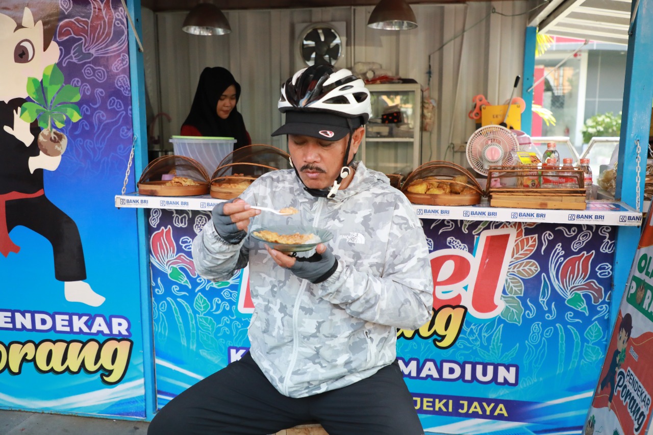 Foto 6 dari 10: Wali Kota Gowes Pagi Sembari Monitoring Proyek Pembangunan