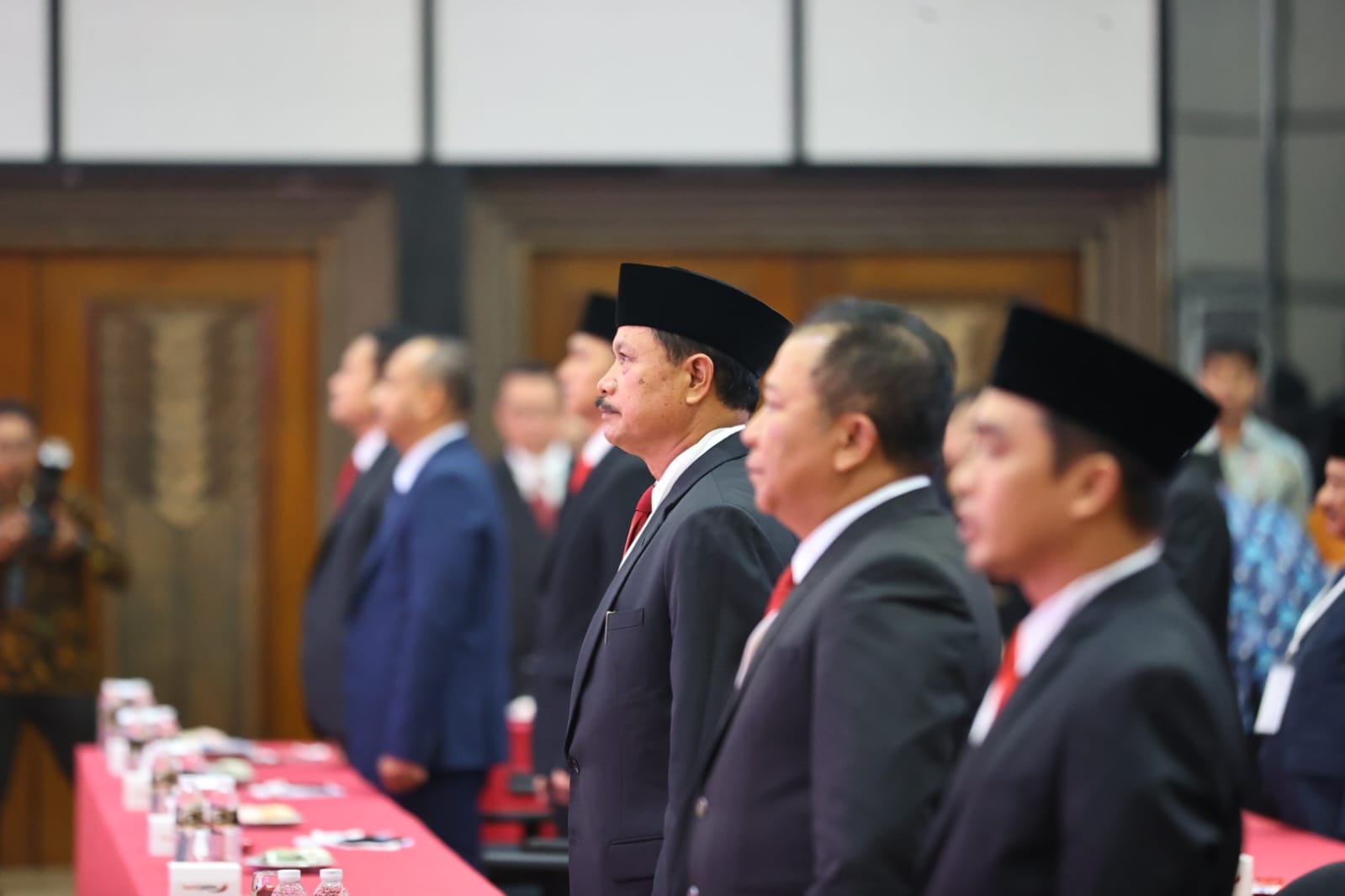 Foto 4 dari 5: Bersama Gubernur Khofifah, Wali Kota Hadiri RUPS Bank Jatim Tahun Buku 2023