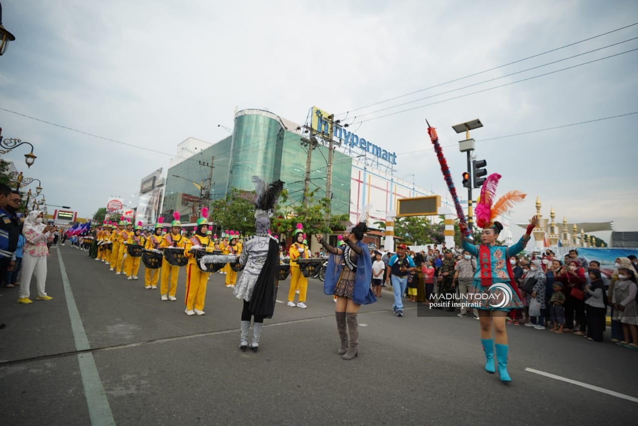 Foto 5 dari 11: Mendung Bukan Halangan, Parade Senja Tetap Jadi Pilihan
