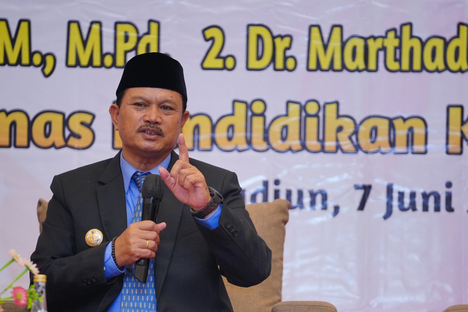 Foto 1 dari 2: Jadi Narasumber Seminar Pendidikan, Wali Kota Ajak Guru Kenalkan Potensi Daerah Untuk Tingkatkan Keterampilan Siswa