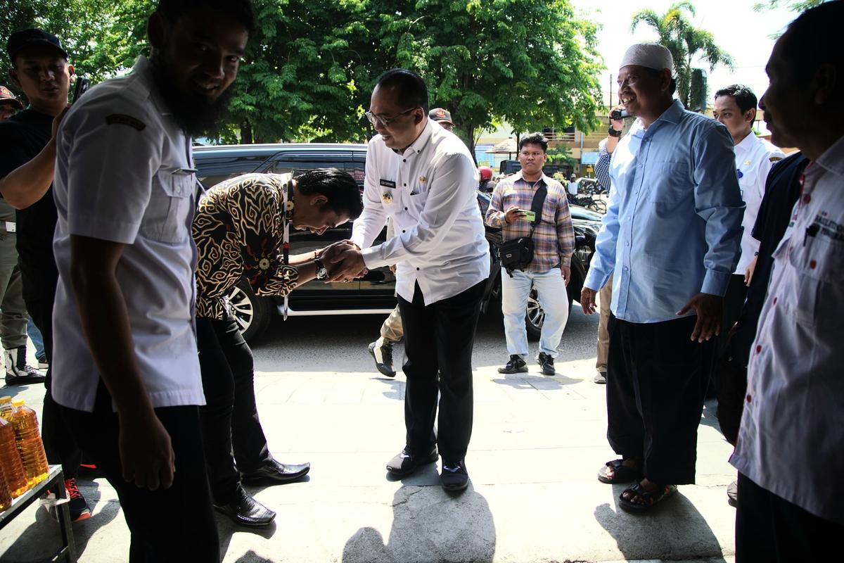 Foto 8 dari 8: Buka Depo Pomindo, Pj Wali Kota Harap Bisa Atasi Jika Ada Kelangkaan Minyak Hingga Inflasi