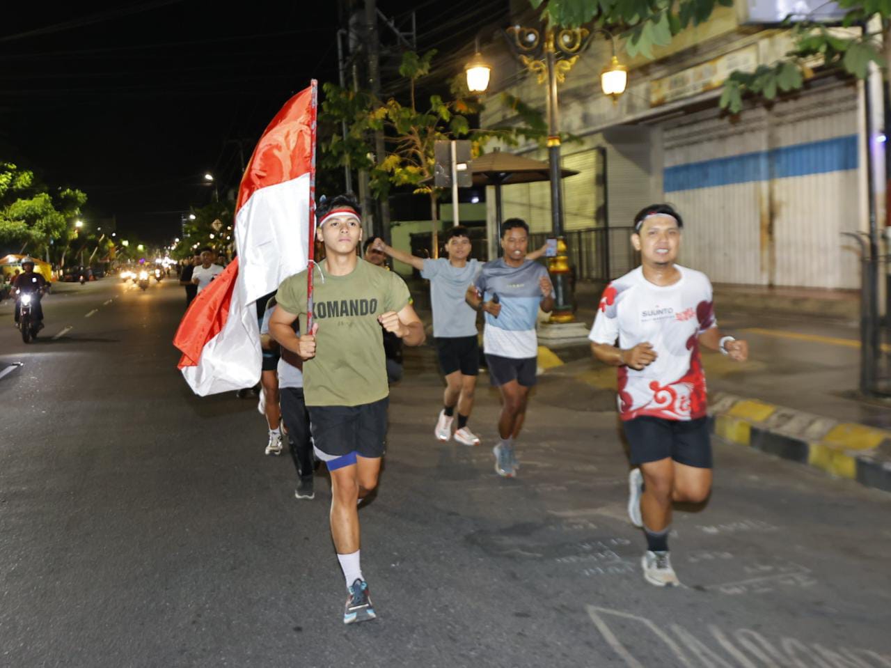 Foto 3 dari 3: Berlari Sambil Kibarkan Bendera Jadi Cara Madiun Runners Rayakan Hari Kemerdekaan