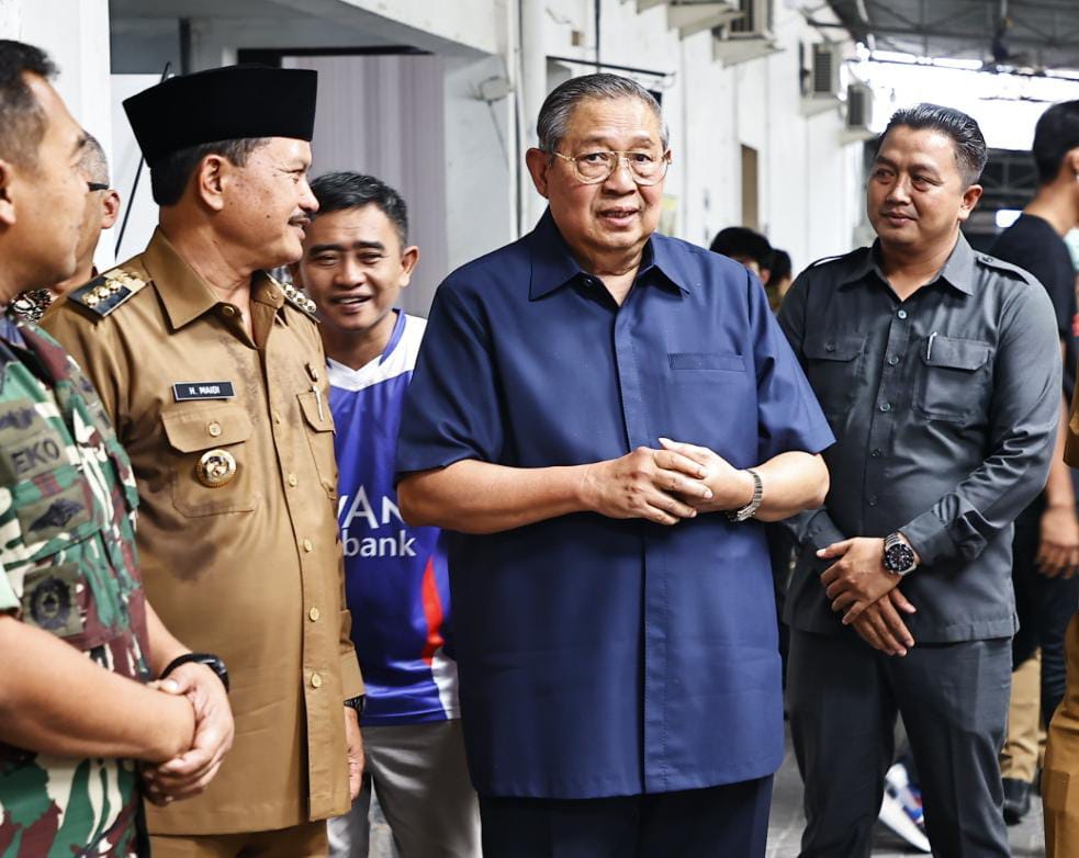 Foto 3 dari 4: Lagi, SBY Kunjungi Kota Madiun, Wali Kota Temani Makan Siang di RM Ayam Goreng Pemuda