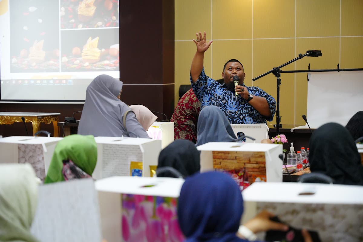 Foto 3 dari 9: Tingkatkan Nilai Jual, Puluhan Pelaku Usaha Ikuti Pelatihan Foto Produk Di Balai Kota