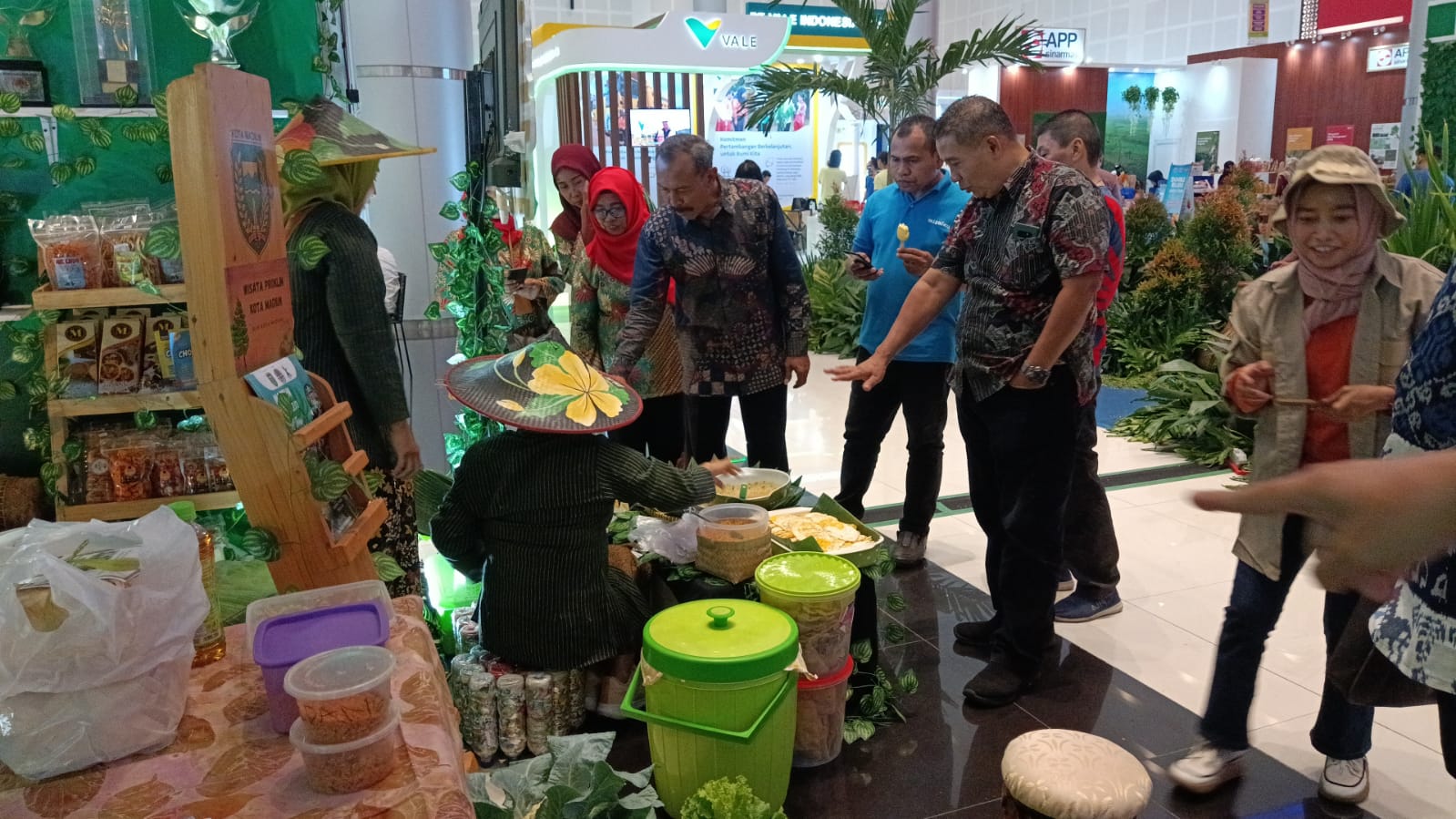 Foto 2 dari 3: Bawa Pesan Pengendalian Perubahan Iklim, Stand Pameran Proklim Kota Madiun Raih Predikat Terbaik di ICCEF