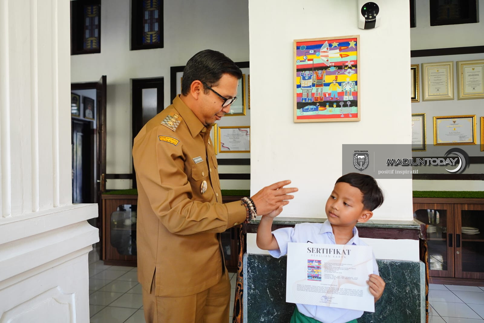 10 Karya Madiun Melukis Dipasang di Balai Kota, Pemkot Siapkan Perlindungan HKI