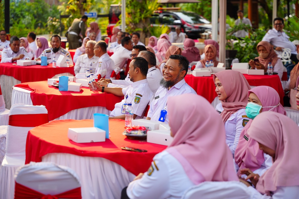 Foto 6 dari 8: Beri Pembinaan Karyawan BUMD, Wali Kota Pesan Jaga Kekompakan Dan Aksi Sosial Untuk Masyarakat