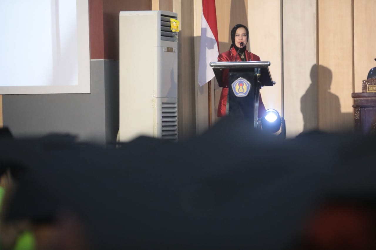 Foto 13 dari 13: Hadiri Wisuda Unipma, Wali Kota Maidi: Wisudawan Agen Perubahan