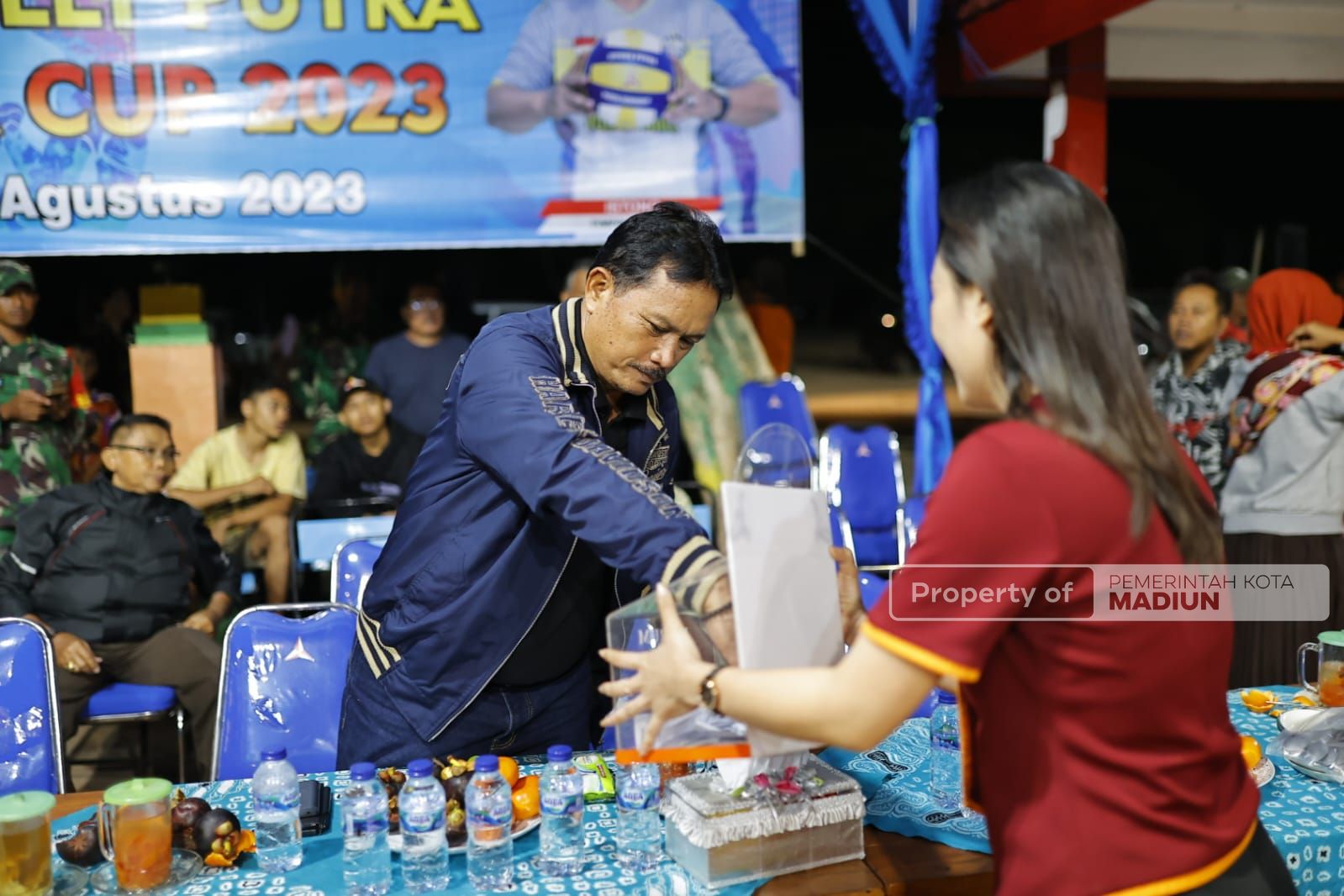 Foto 8 dari 9: Turnamen Bola Voli Andika Cup Berikan Banyak Manfaat Positif, Wali Kota Apresiasi Hadirnya Kejuaraan