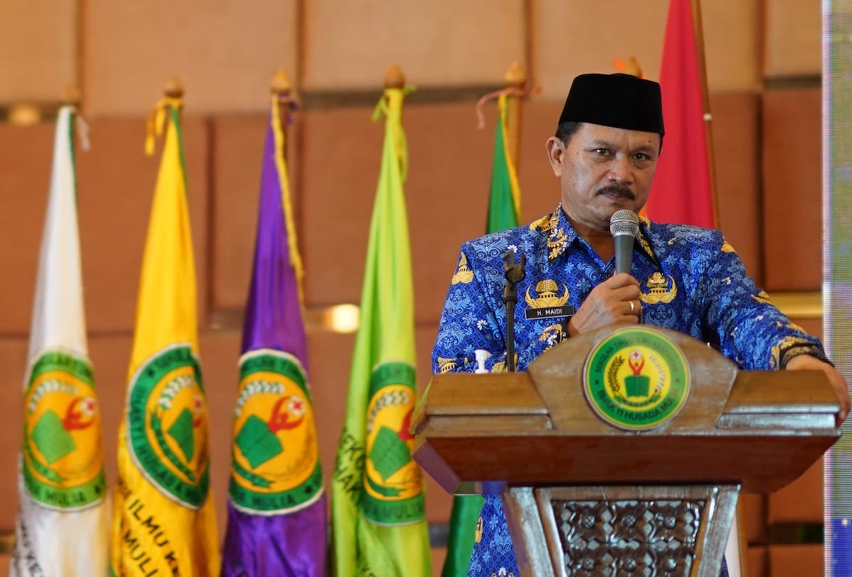 Foto 1 dari 9: Hadiri Wisuda Stikes Bhakti Husada Mulia, Wali Kota Harap Ilmunya Bermanfaat