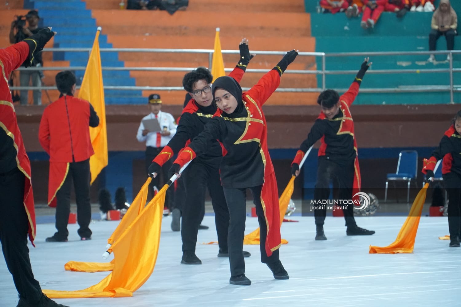 Foto 11 dari 13: Tampil Spektakuler, Tim Peserta Kejurnas Drum Band 2022 Pukau Juri Hingga Penonton