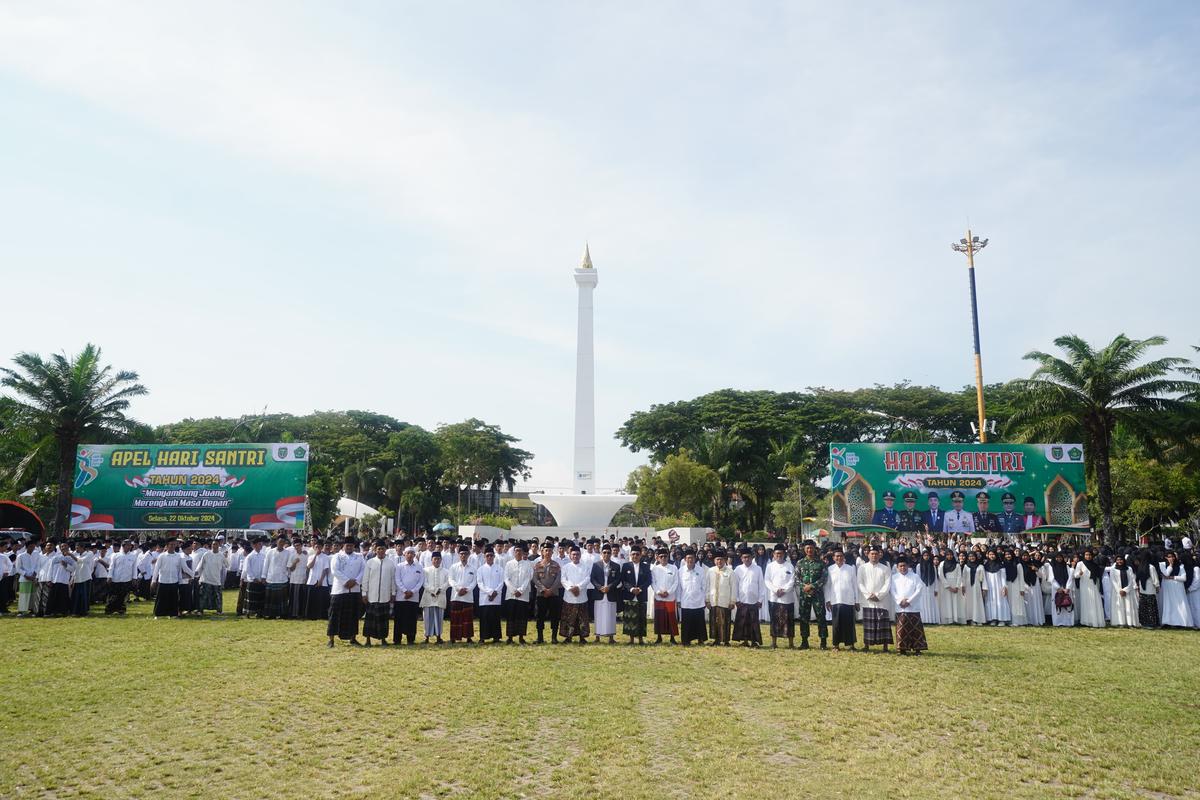 Foto 10 dari 19: Peringati Hari Santri, Pj Wali Kota Harap Santri Tingkatkan Kemandirian dan Lanjutkan Perjuangan