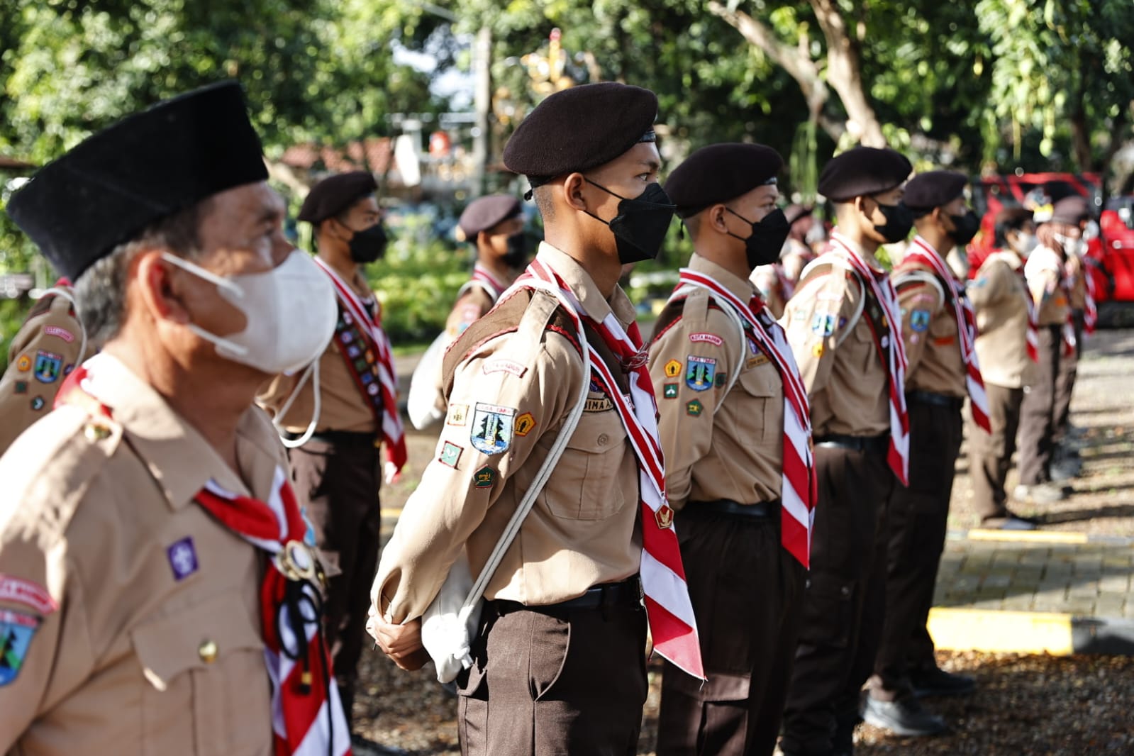 Foto 7 dari 11: Berangkatkan Peserta Lomba Pramuka Tingkat IV, Wali Kota: Pramuka Pribadi yang Tahan Banting