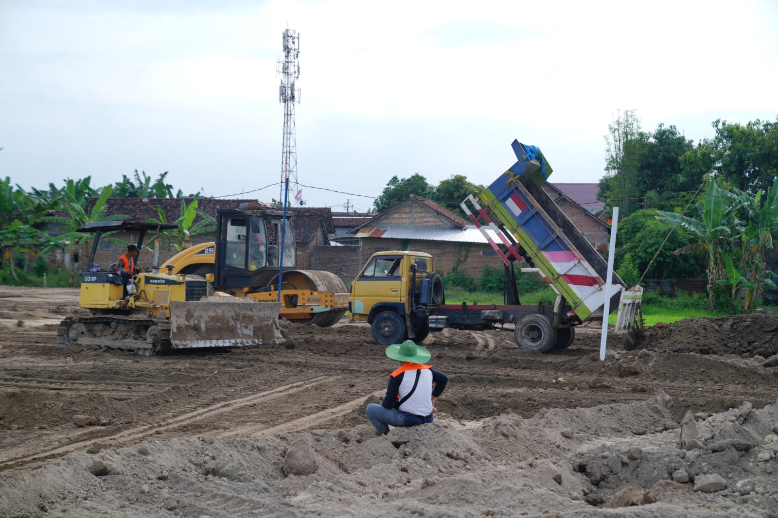 Foto 1 dari 6: Cek Pembangunan Pondok Lansia, Tim KPK Pastikan Proyek Sesuai Aturan