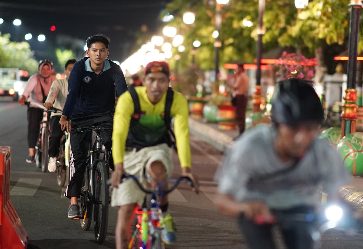 Foto 21 dari 23: Beragam Keseruan Gowes Malam, Wali Kota Apresiasi Antusiasme Masyarakat