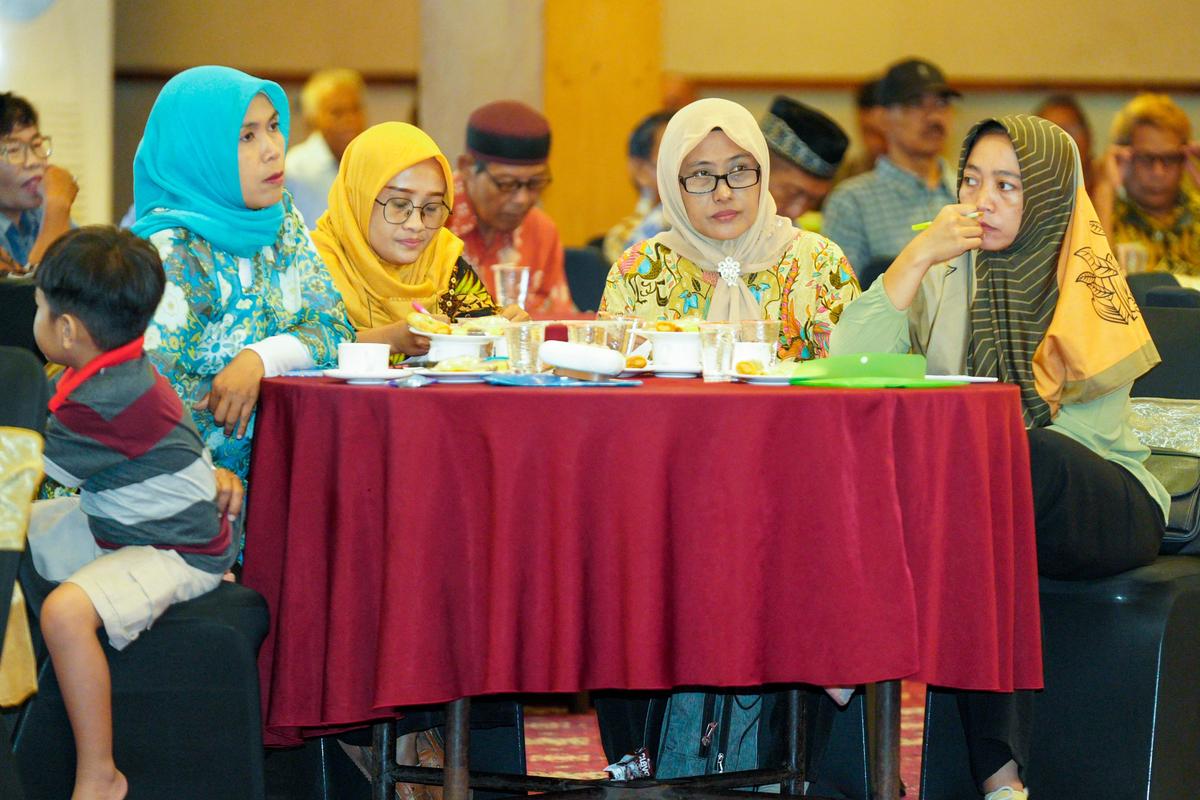 Foto 3 dari 8: Buka Penyuluhan Hukum Terpadu Bagi Warga Kartoharjo, Wali Kota Ajak Masyarakat Melek Hukum