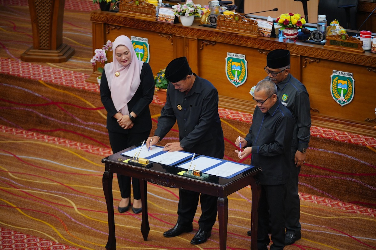Foto 2 dari 8: Eksekutif-Legislatif Setujui Raperda APBD 2024, Wali Kota : Semua Untuk Masyarakat