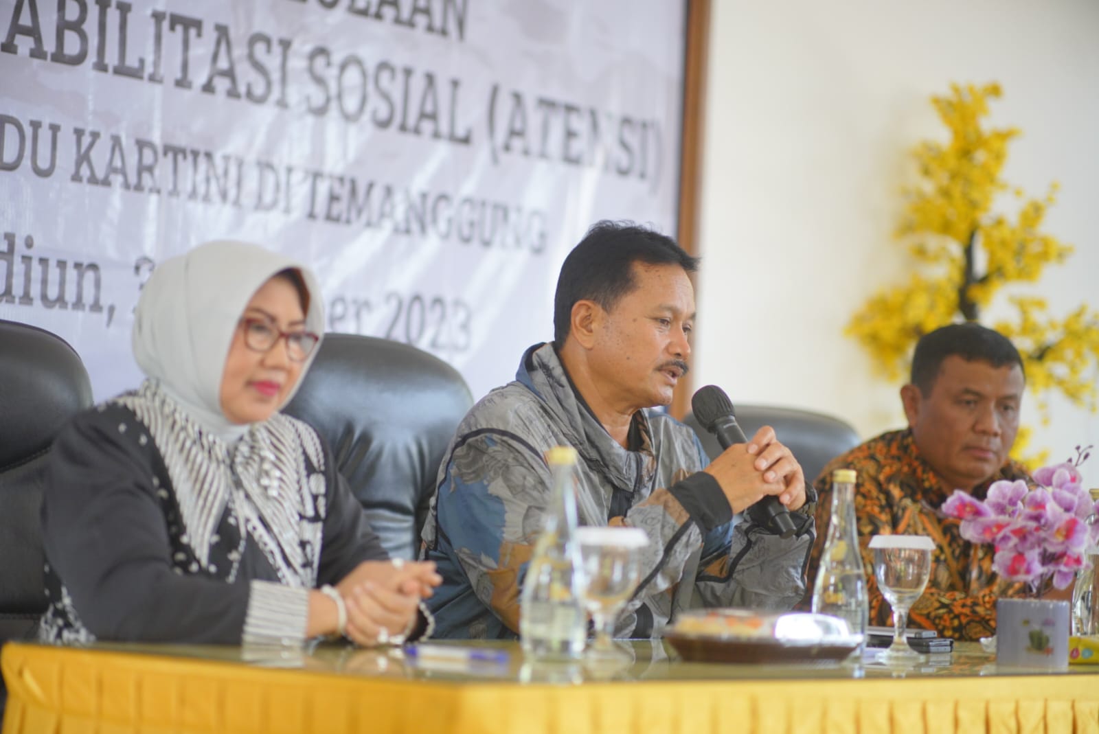 Foto 3 dari 9: Wali Kota Salurakan Bantuan Atensi Kemensos RI Sekaligus Resmikan Unit Layanan Terapi