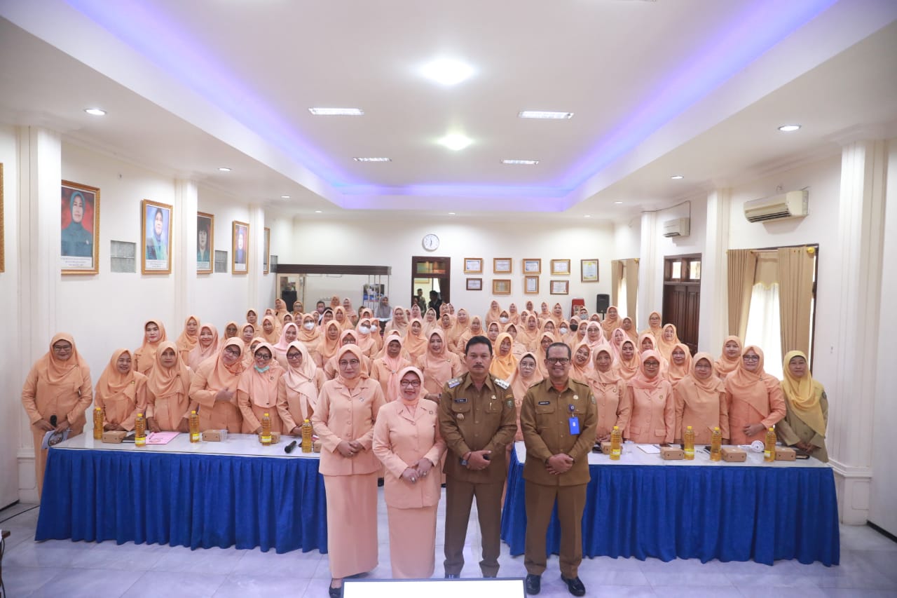 Foto 11 dari 13: Hadiri Pertemuan Rutin Pleno DWP, Wali Kota Harap Perempuan Semakin Berperan di Keluarga