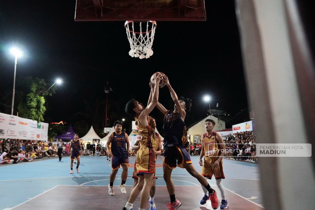 Foto 6 dari 9: Kejurkot Basket Tri Dharma Cup 2023 Resmi Berakhir, Wali Kota Apresiasi Semangat Para Peserta