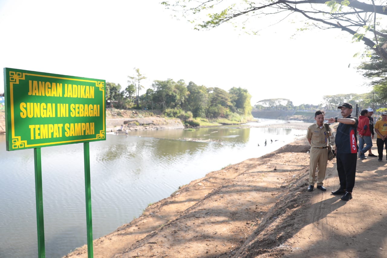 Foto 4 dari 10: Pastikan Sesuai Progres, Wali Kota Kembali Tinjau Lokasi Calon Wisata Air Bantaran Madiun