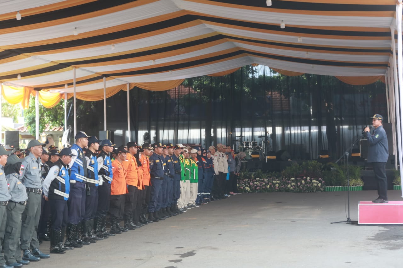 Foto 6 dari 11: Jelang Pergantian Tahun, Wali Kota Gelar Apel Pasukan Pengamanan Malam Tahun Baru