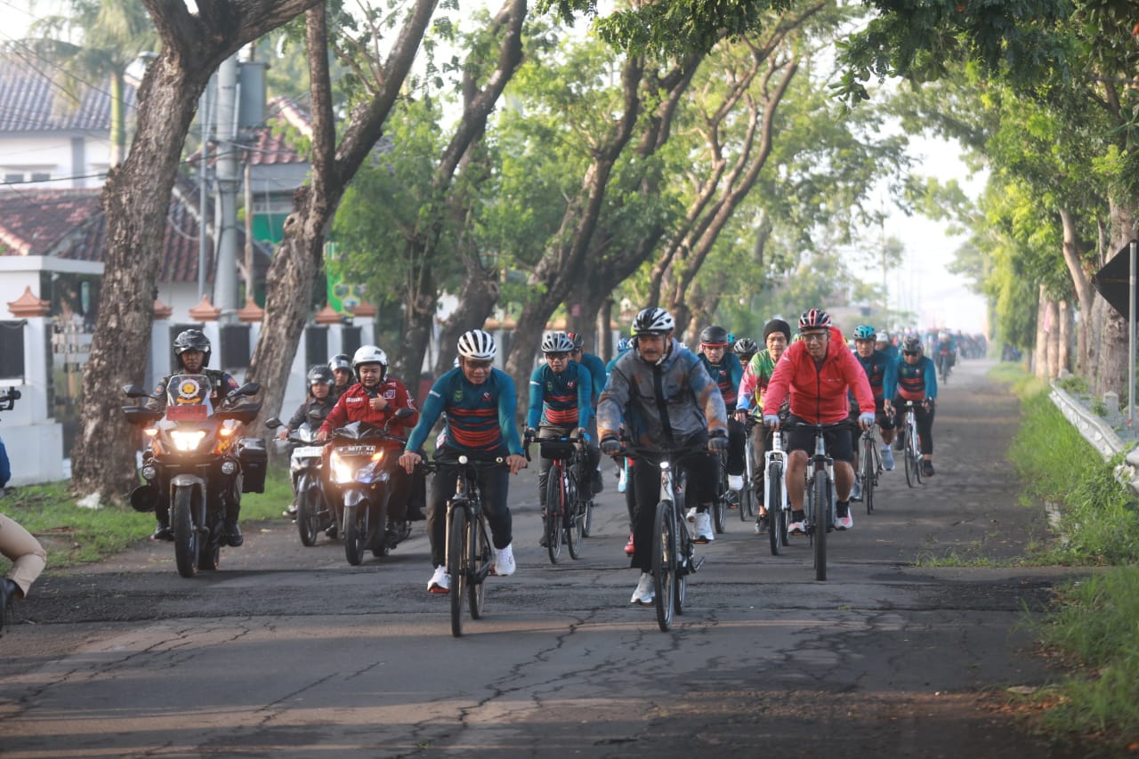 Foto 7 dari 16: Gowes Buka Event Jiwa Korsa BPSDMP PPI Madiun, Wali Kota Harap Masukan Untuk Pembangunan Kota