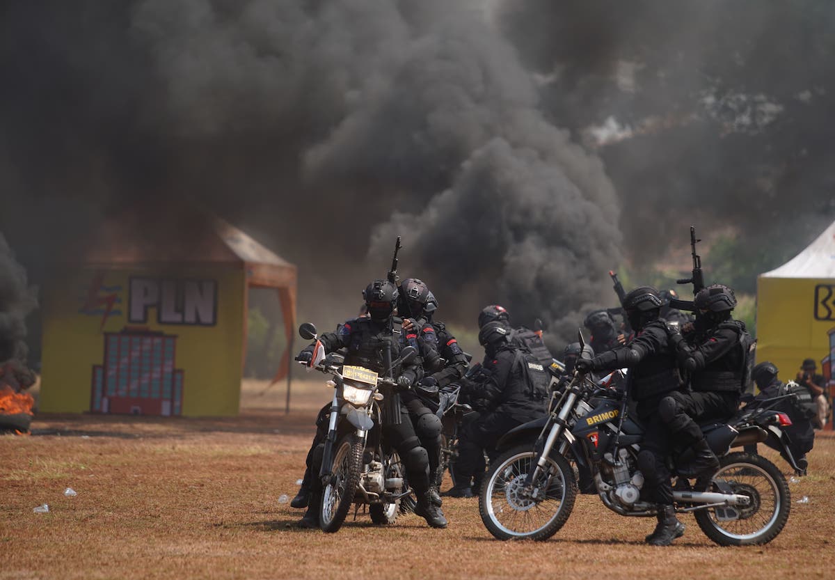 Foto 7 dari 7: Gelar Simulasi Sispamkota, Polres Madiun Kota Tunjukkan Kesiapsiagaan Petugas Kawal Pemilu 2024