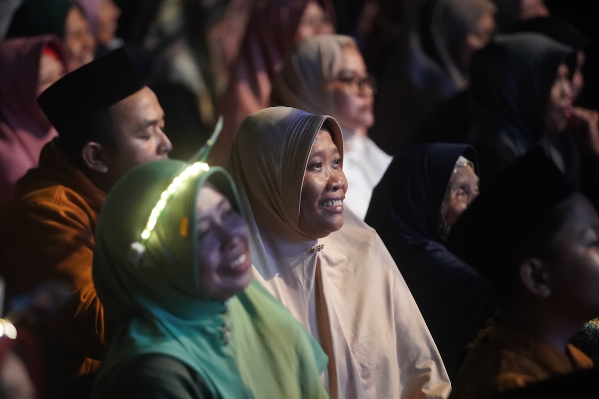 Foto 4 dari 9: Hadiri Pengajian Gus Iqdam, Wali Kota: Tausiyah Beliau Akan Membawa Penerangan Dalam Kehidupan Kita Sehari-hari