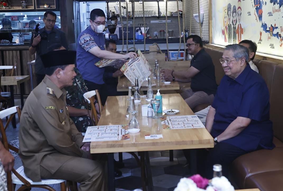 Foto utama berita: Lagi, SBY Kunjungi Kota Madiun, Wali Kota Temani Makan Siang di RM Ayam Goreng Pemuda