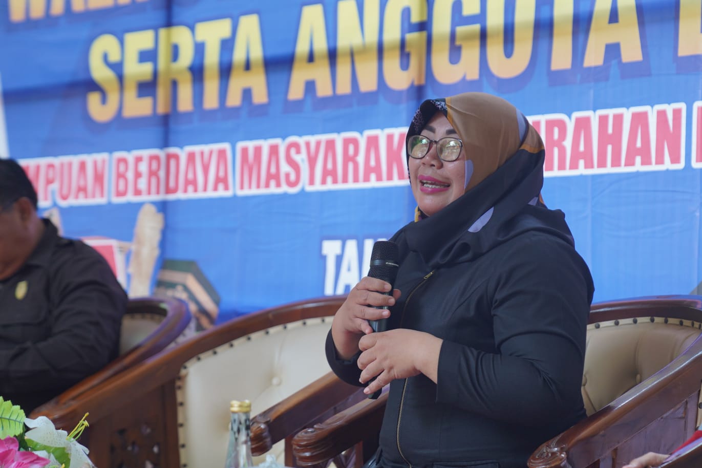 Foto 3 dari 10: Sambangi Warga di Kelurahan Ngegong, Wali Kota Ajak Warga Jaga Kerukunan dan Aktif Ikuti Pembangunan