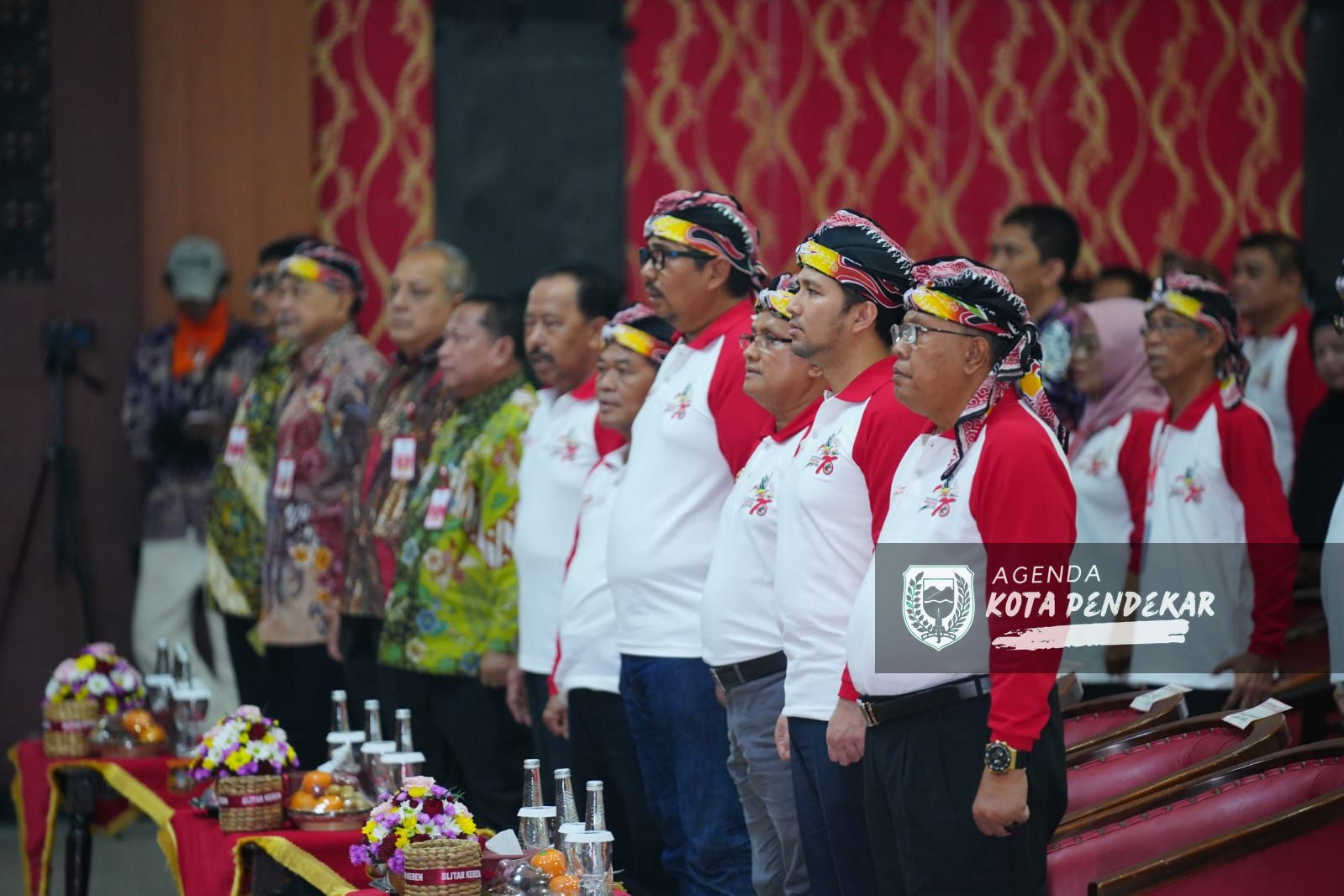 Foto 7 dari 9: Wali Kota Maidi Raih Penghargaan Pembina Koperasi di Gebyar Puncak Acara Peringatan Hari Koperasi Indonesia Ke 76 Jatim