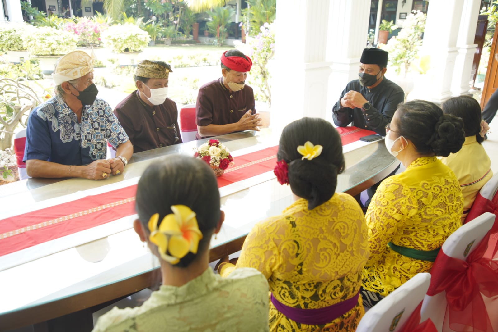 Foto 2 dari 6: Audiensi dengan PHDI Soal Pembangunan Pura, Wali Kota: Pemerintah Siap Bantu Asal Syarat Lengkap Semua