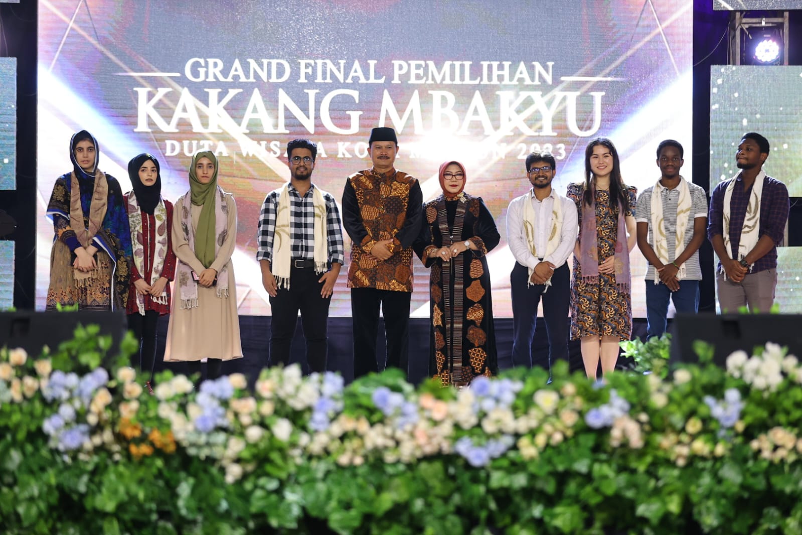 Foto 3 dari 5: Tak Hanya Putri Indonesia Pariwisata, Grandfinal Kakang-Mbakyu Juga Dihadiri Mahasiswa Berbagai Negara