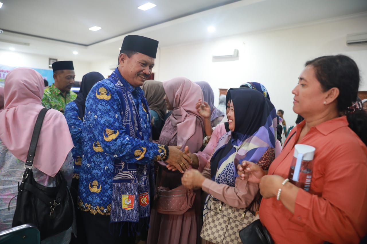 Foto 9 dari 12: Giat Parenting Bersama Wali Murid SMPN 12, Wali Kota Ingatkan Peran Orang Tua Menciptakan Generasi Emas 2045