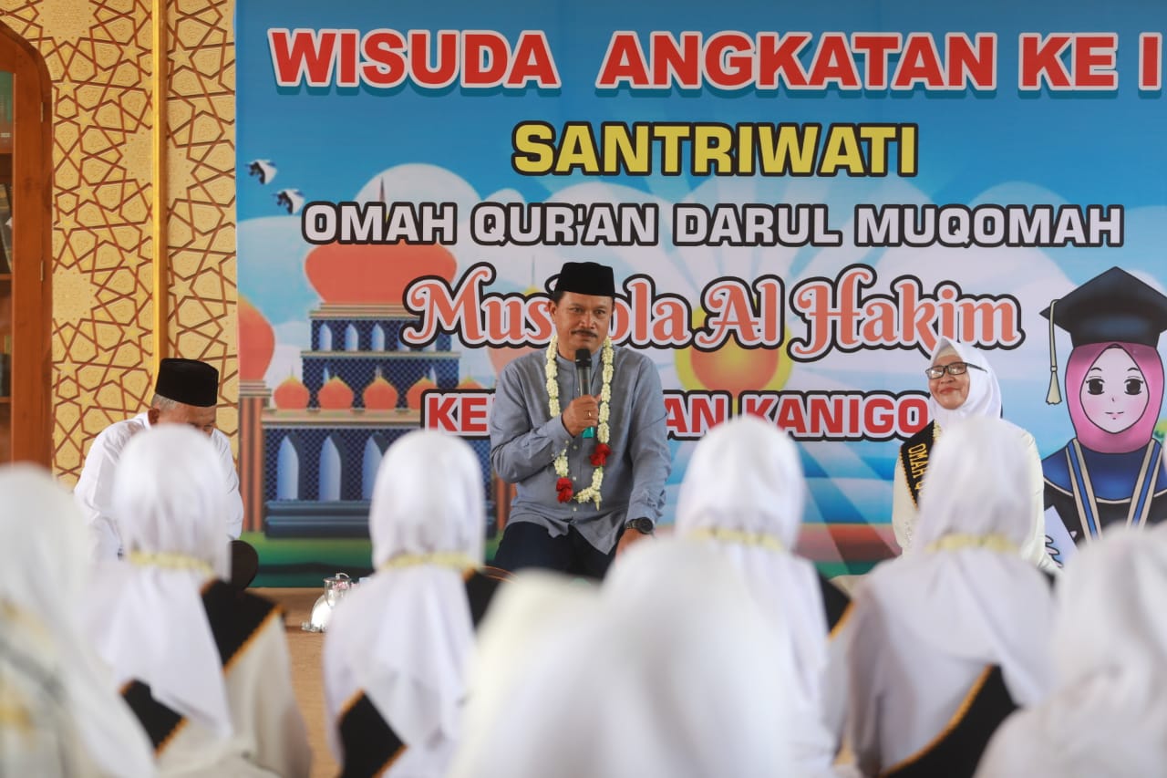 Foto 1 dari 10: Hadiri Wisuda Santri Lansia Omah Qur'an Darul Muqomah, Wali Kota : Tidak Ada Kata Terlambat Untuk Belajar