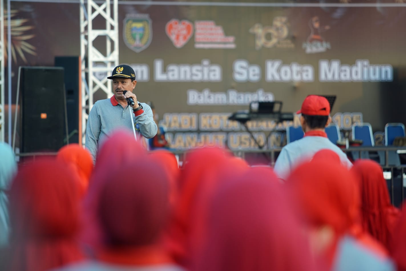 Foto utama berita: Lanjut Usia Harus Tetap Bahagia Jadi Pesan Wali Kota Maidi Saat Buka Senam Lansia