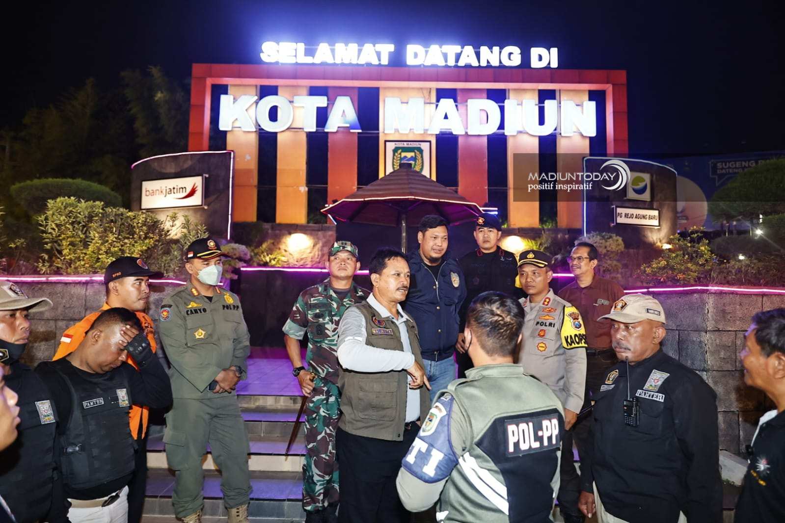 Foto utama berita: Sinergitas Forkopimda Jaga Kota, Patroli Malam Sampai Perbatasan