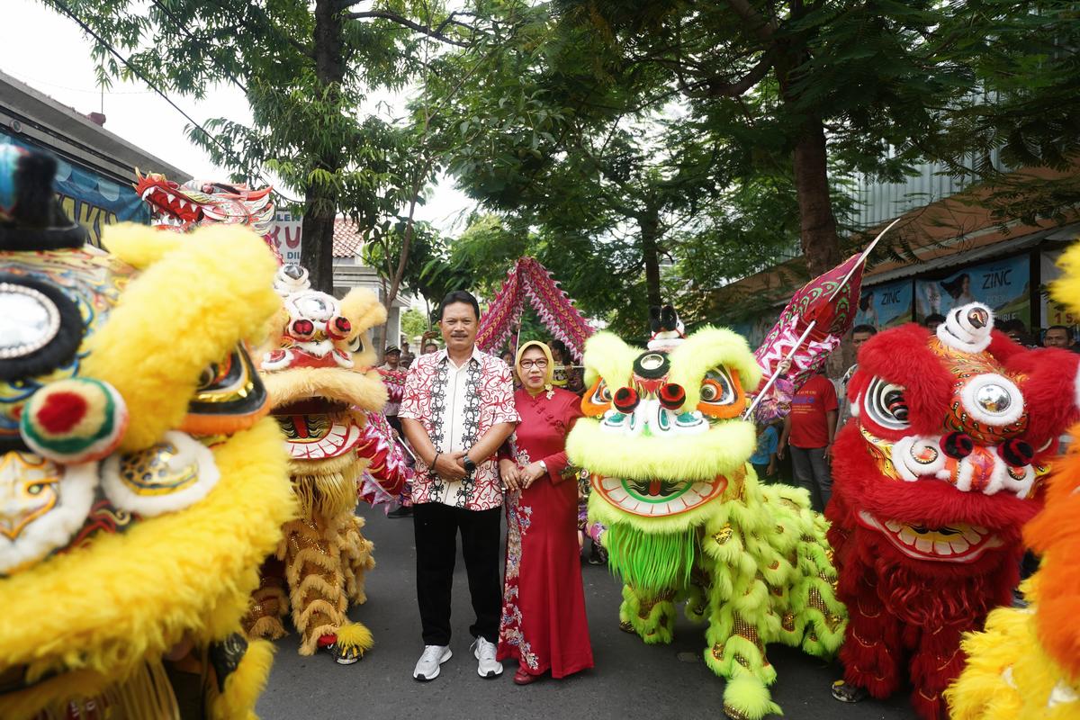 Foto 4 dari 9: Buka Bazar Imlek, Wali Kota: Jajanan Apapun Ada dan Harganya Murah