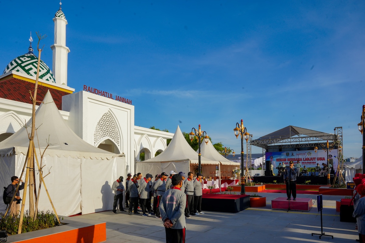Foto 1 dari 9: Senam Lansia di Pondok Lansia, Wali Kota: Ini Jadi Tempat Pusat Kegiatan Lansia