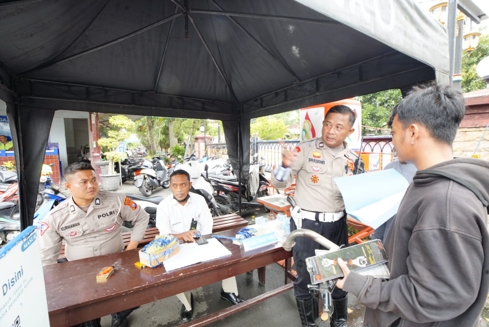 Foto 6 dari 10: Terjaring Razia Knalpot Brong, Pemilik Kendaraan Diminta Ganti Knalpot Brong Di Kantor Satlantas