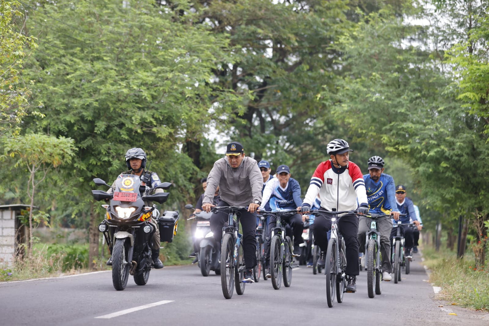 Foto utama berita: Gowes Tiga Kelurahan, Wali Kota Hadiri Pertemuan Dengan Masyarakat