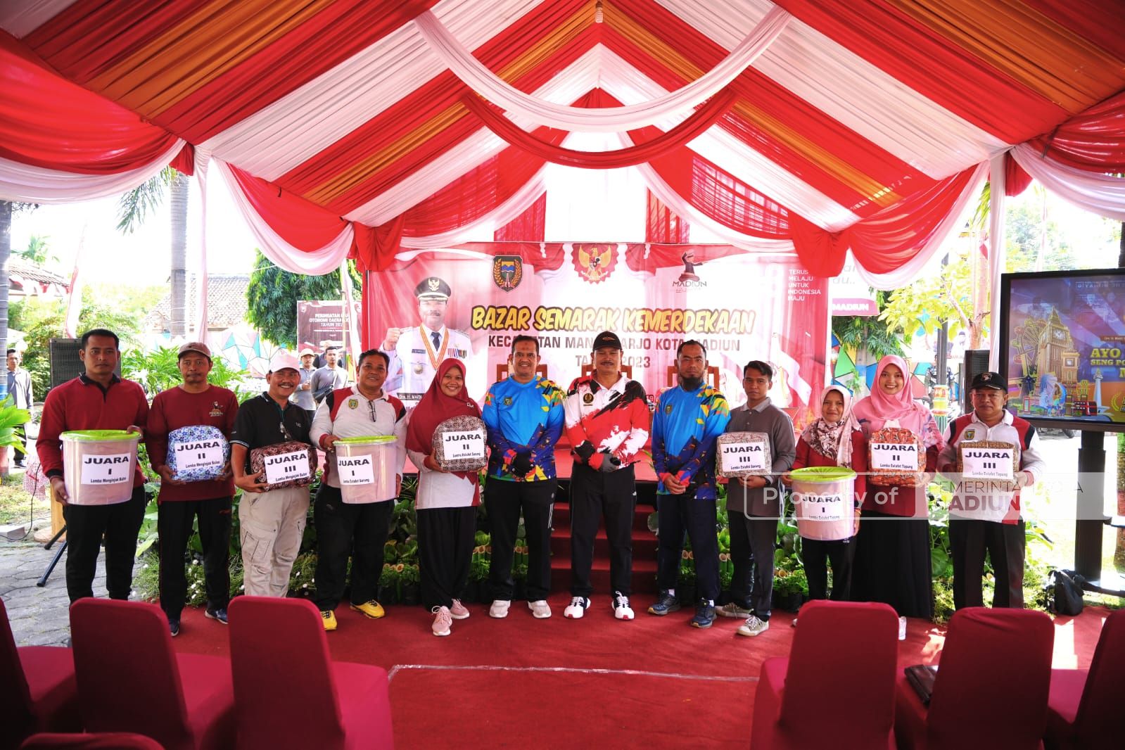 Foto 2 dari 8: Hadiri Senam dan Bazar UMKM Kecamatan Manguharjo, Wali Kota Harap Kegiatan Bisa Terus Dimunculkan