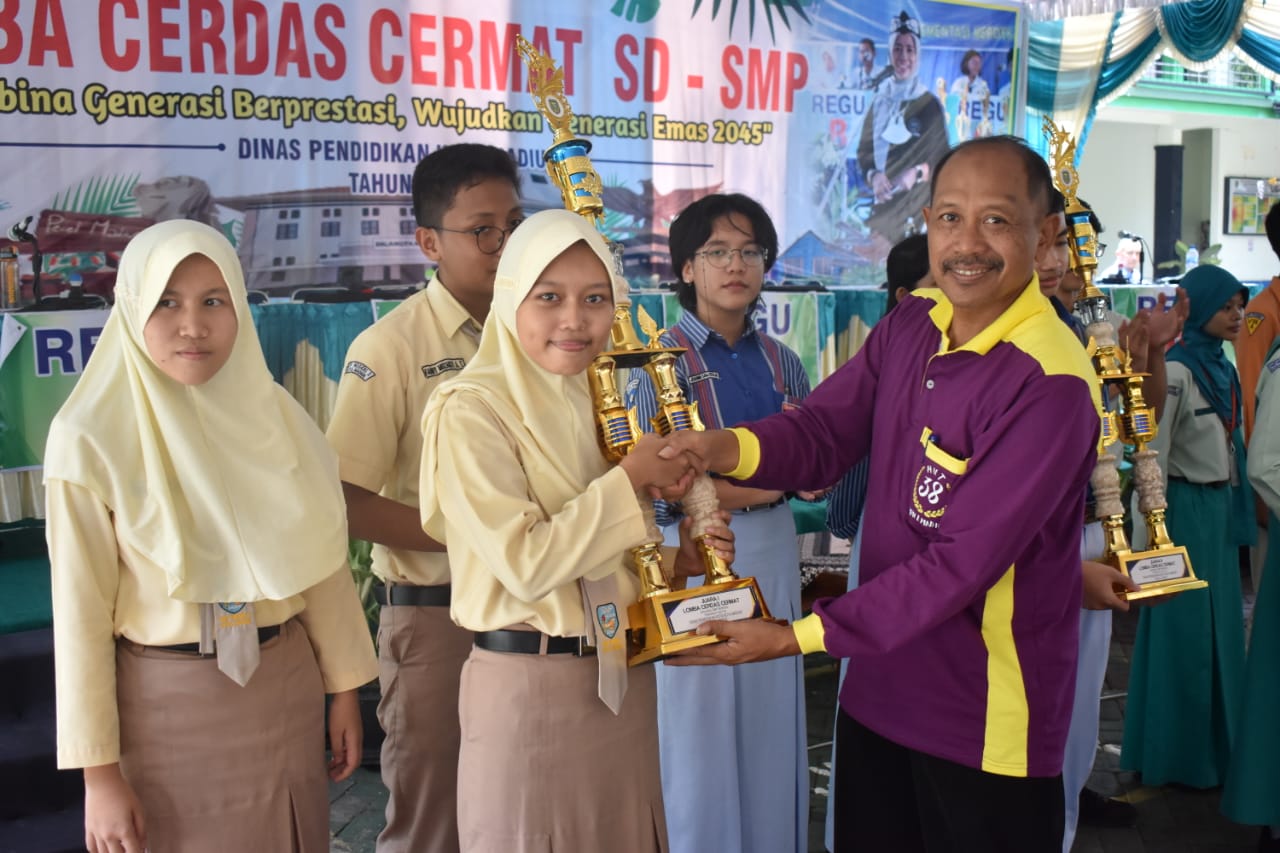 Adu Akademik Lewat Cerdas Cermat, SPENDA Juarai LCC Tingkat Kota