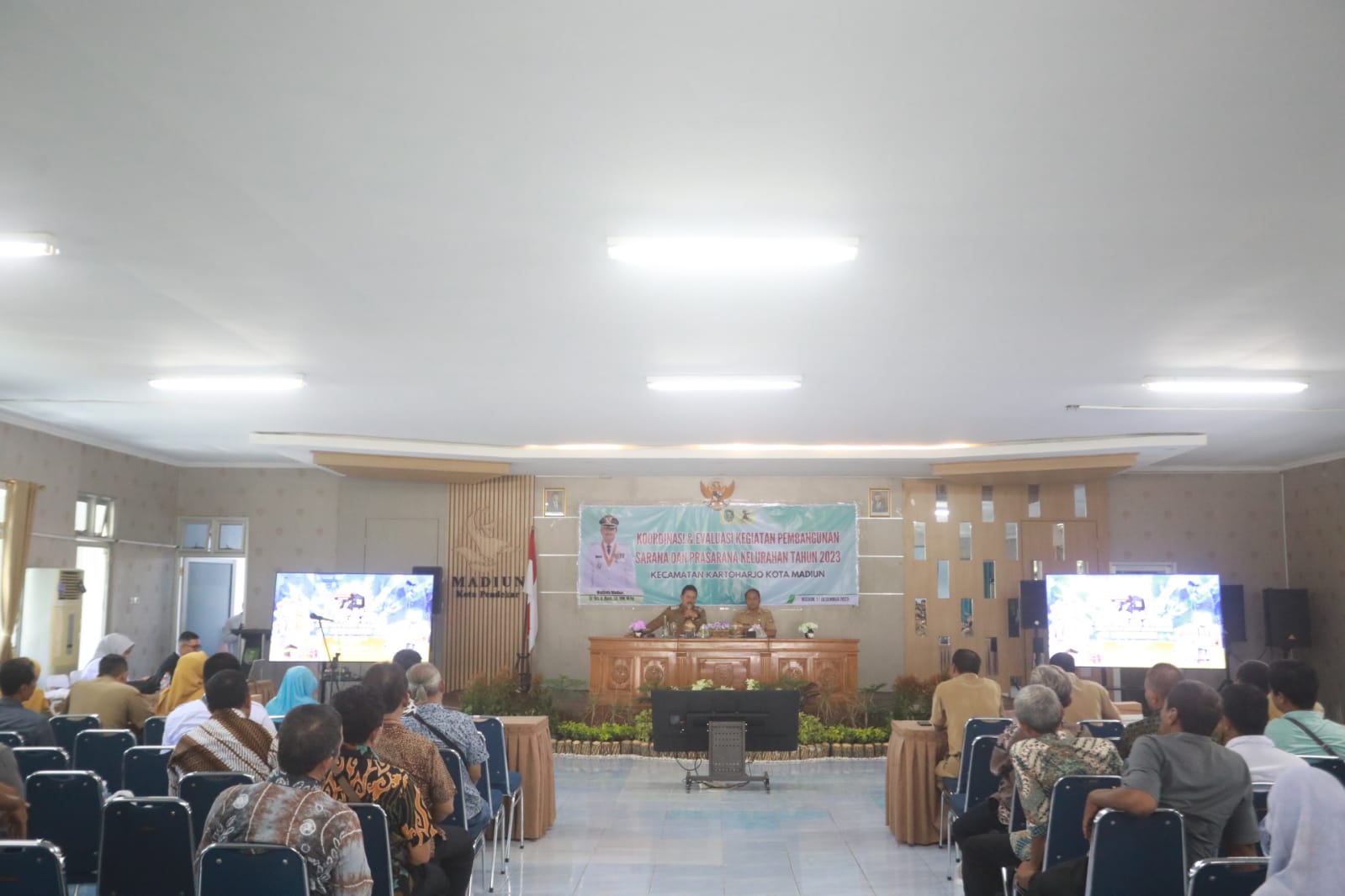 Foto 5 dari 8: Evaluasi Pembangunan Kelurahan, Wali Kota Apresiasi Partisipasi Warga